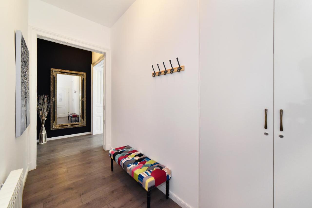 Time Downtown Apartment *
