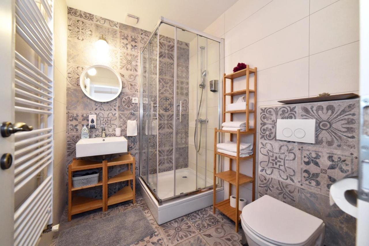 Time Downtown Apartment *